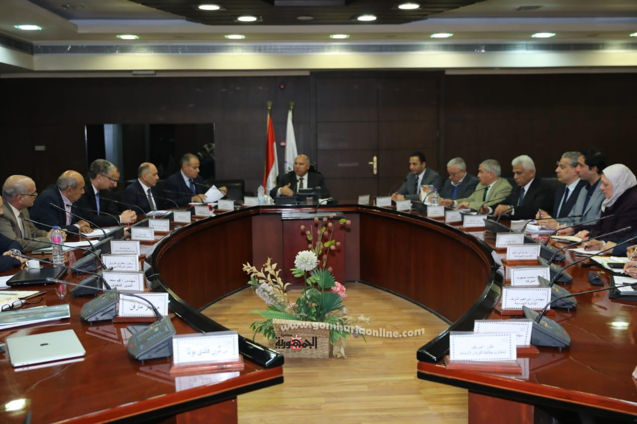 اجتماع وزيرالنقل مع الشركات المنفذة لمشروع المحطة متعددة الاغراض بميناء الاسكندرية