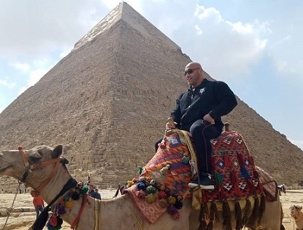مدرب بيج رامى خلال زيارته منطقة آثار الهرم 