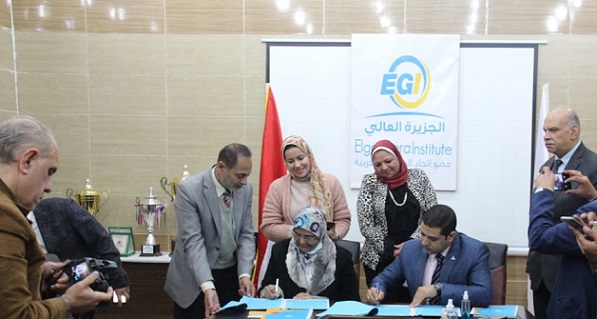 جانب من توقيع البروتوكول