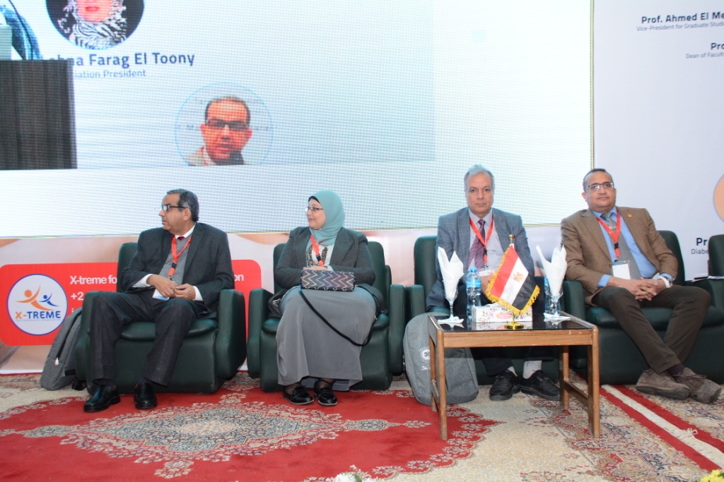 تكريم أسر الشهداء ومصابي العمليات الحربية