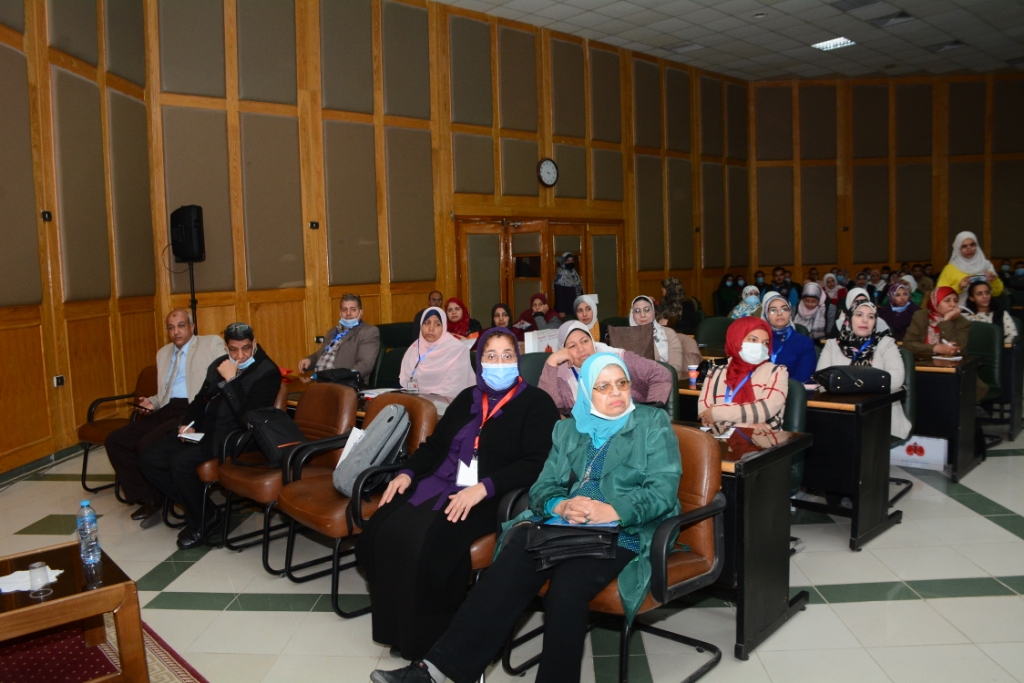 تكريم أسر الشهداء ومصابي العمليات الحربية