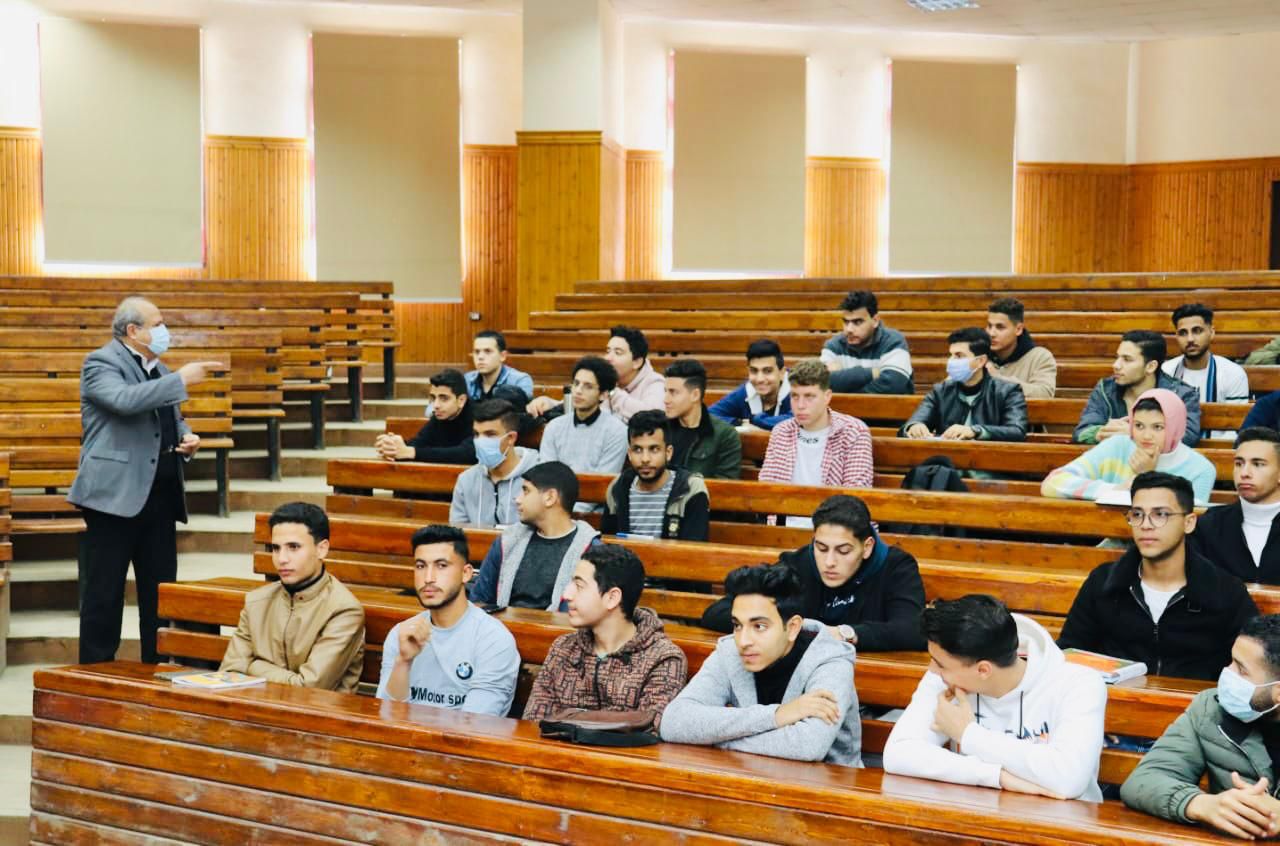 رئيس جامعة الدلتا التكنولوجية يتفقد قاعات المحاضرات فى الاسبوع الاول للفصل الدراسي الثانى