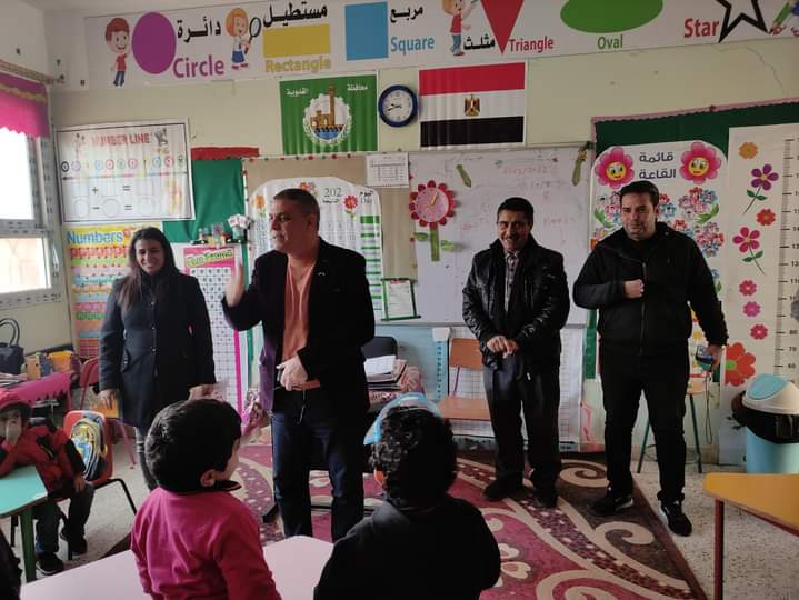 مدير ووكيل تعليم العبور يتفقدان مدرسة الشهيد عمرو مسعد الرسمية لغات