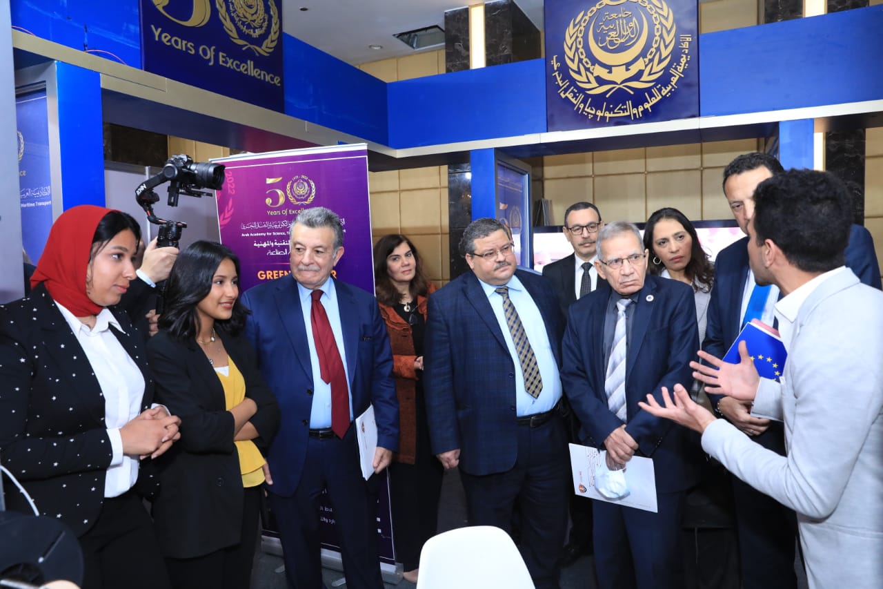 محافظ أسوان يقرر صرف 100 ألف جنيه مكافأة للمشاركين فى فعاليات الحفل الختامى لمعرض الأنشطة التربوية 