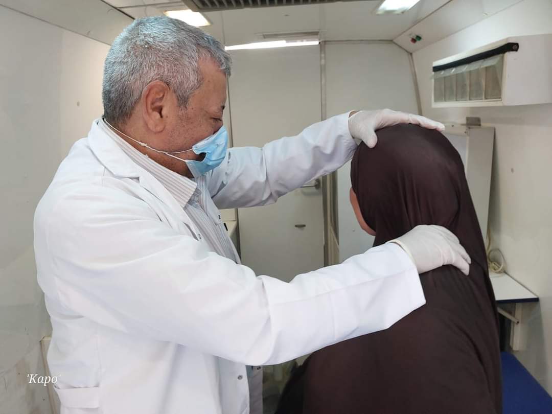 علاج ١٠٠٥ مواطن بالمجان في قافلة طبية بدمياط 
