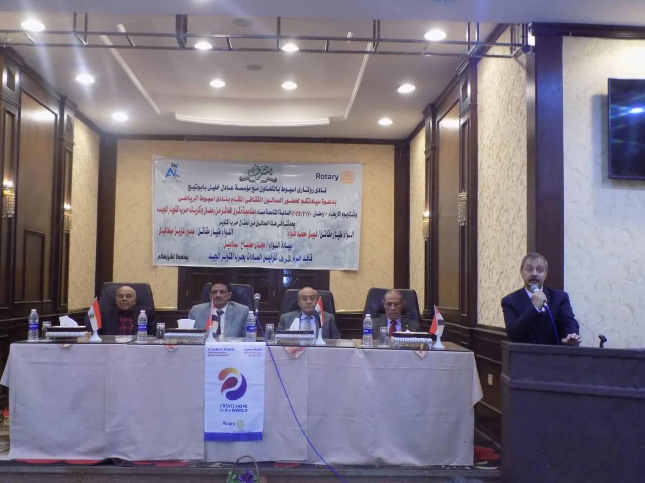 محافظ أسيوط ينيب السكرتير المساعد لحضور صالون ثقافي 
