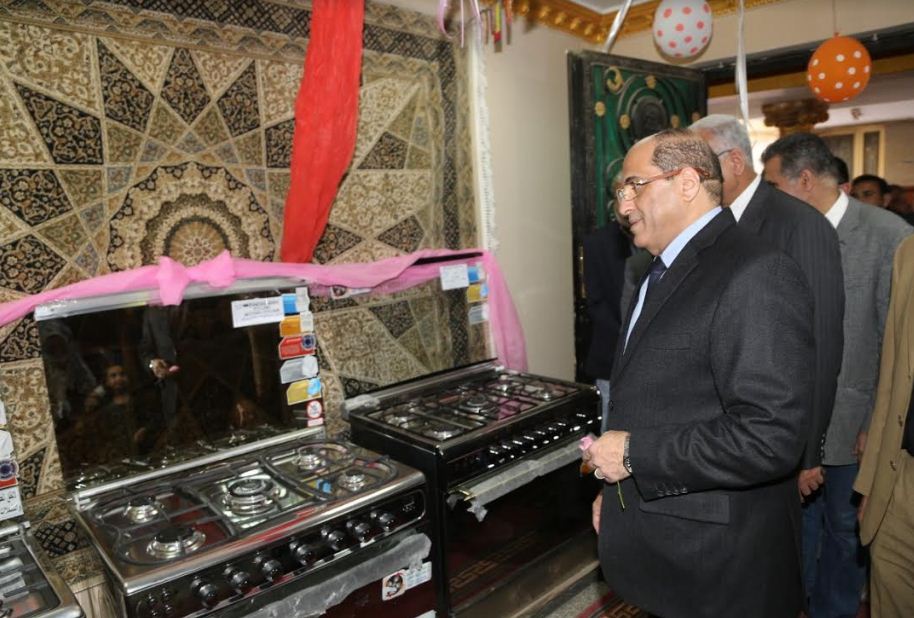 وزير الزراعة يفتتح معرض لبيع المنتجات الغذائية بأسعار مخفضة .. صور 