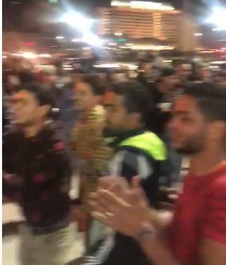فيديو .. احتفالات المواطنين بنتيجة الاستفتاء فى ميدان التحرير  