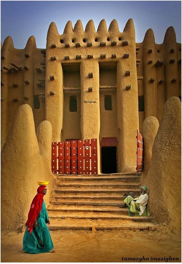 مسجد جينية بمالي ..  أسرار تغطيته بالطين والتبن كل عام