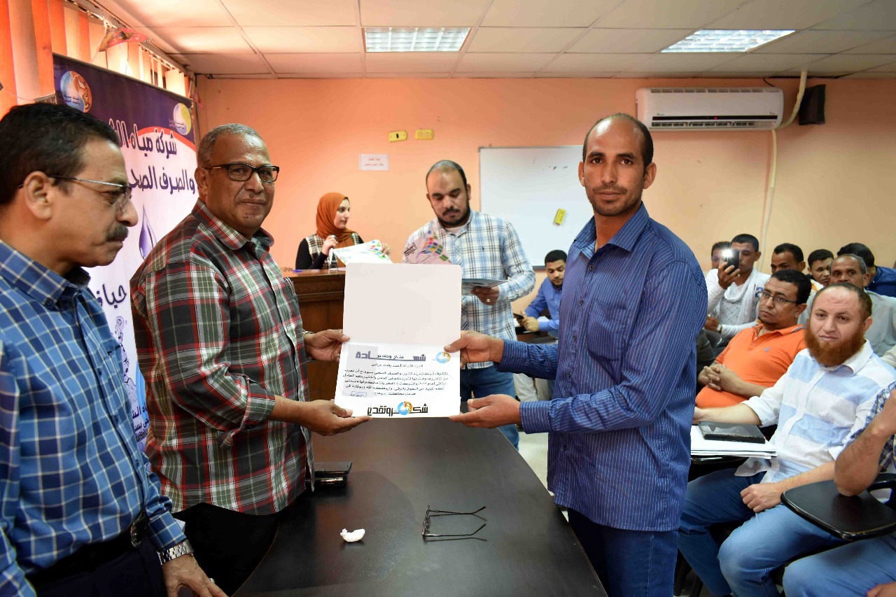  شركة مياه سوهاج تكرم 100من العمال والفنيين تقديراً لجهودهم.. صور