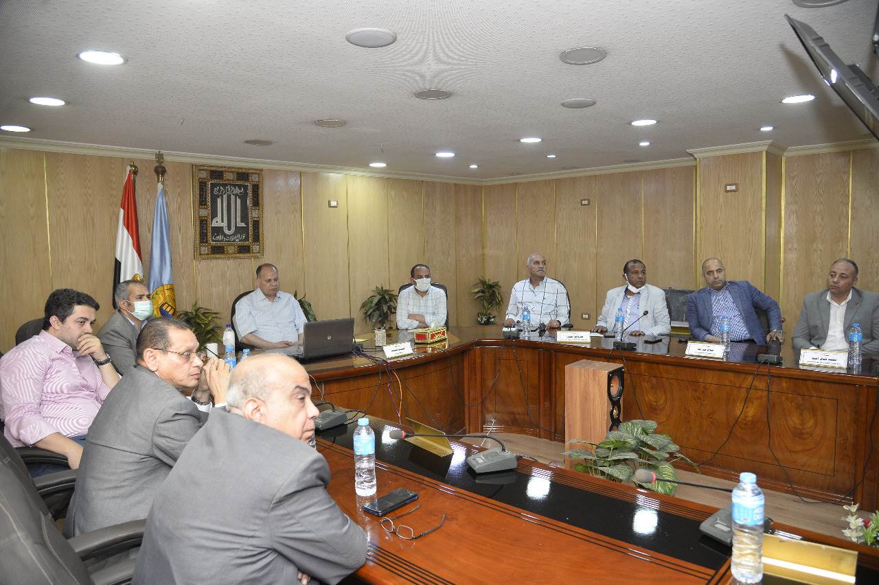 محافظ أسيوط يترأس اجتماع المجلس الاقتصادى والاجتماعى لبرنامج التنمية المحلية بصعيد مصر 