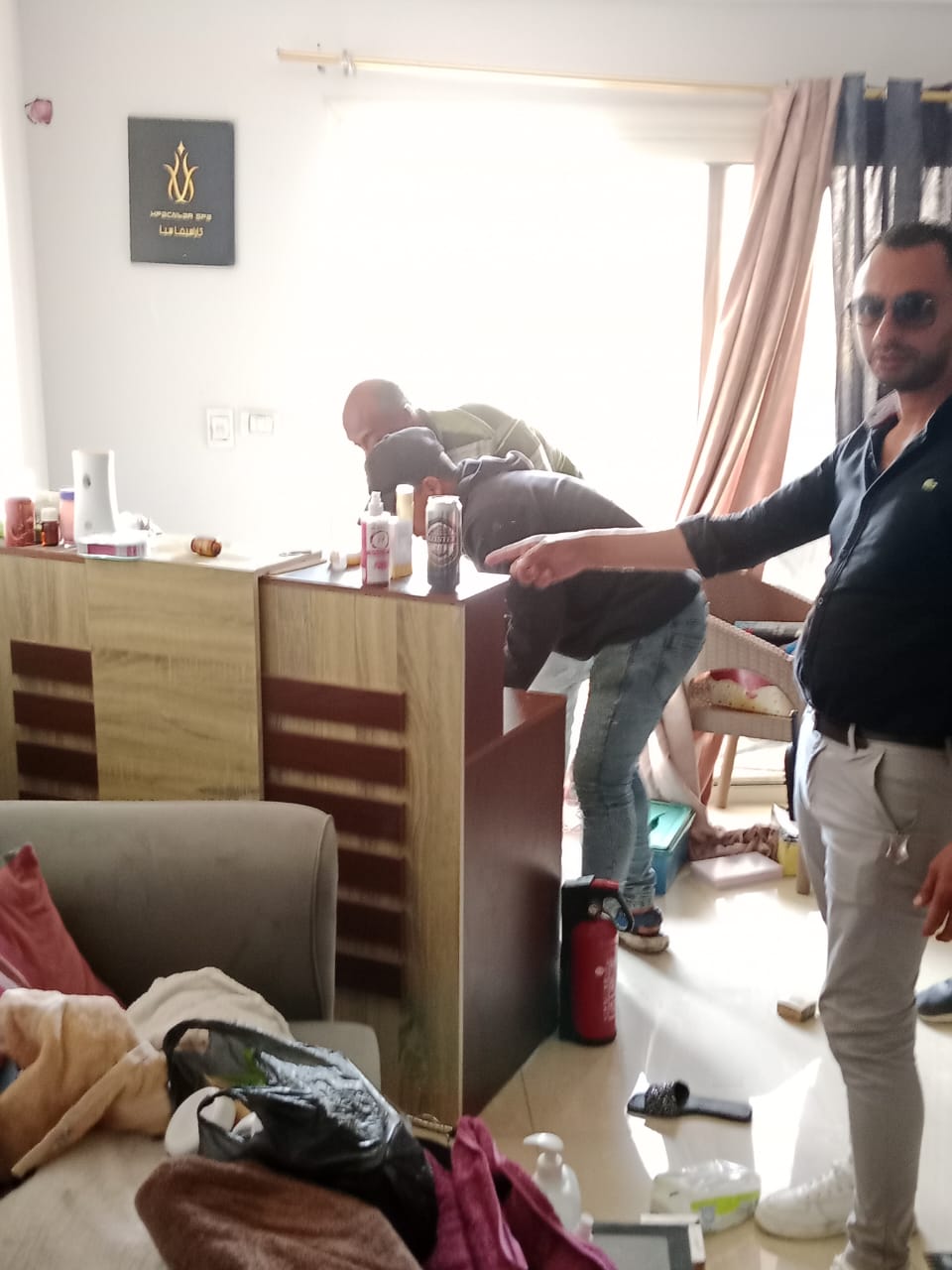 مداهمة مركز مساج بالعجوزة يدار للاعمال المنافية للاداب ..صور