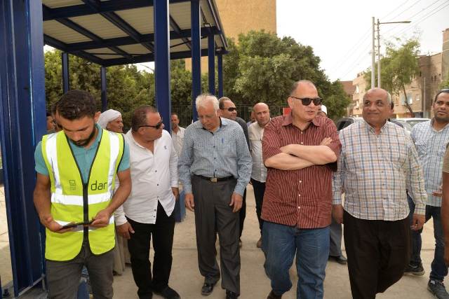 محافظ أسيوط يتفقد أعمال إنشاء موقف سيارات أولاد إلياس