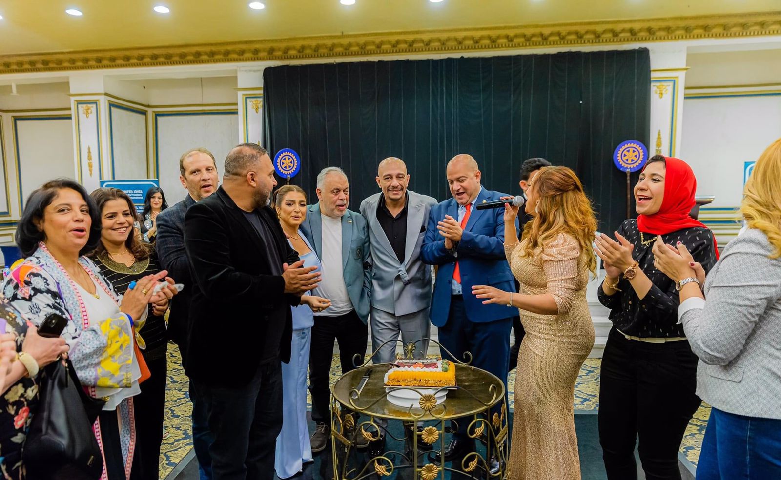 محمد عبدالحافظ يحتفل بعيد ميلاده بحضور نجوم مسلسل 