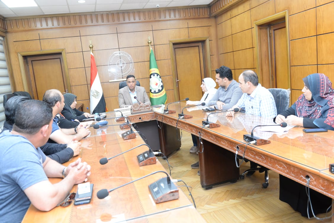 محافظ الدقهلية يتابع اعمال تطوير شارع الجيش وانشاء موقف وكورنيش