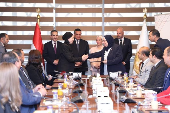 وزير التنمية المحلية ووزيرة البيئة