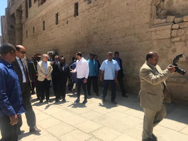  الآثار: رئيس موزمبيق يزور معبد الأقصر