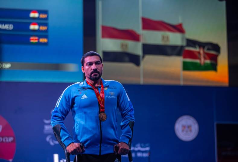 طه عادل البطل المصري فى رفع الأثقال البارالمبي