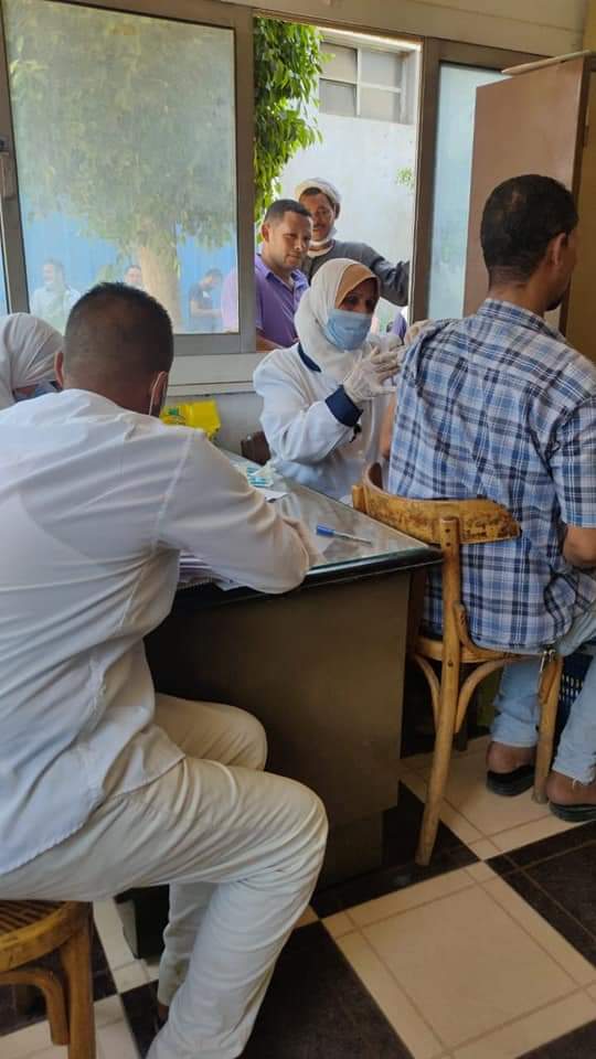 جهود مكثفة للفرق الطبية المتحركة لتطعيم العاملين بالمصالح الحكومية بلقاح كورونا‎ بصحة القليوبية