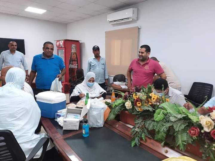 جهود مكثفة للفرق الطبية المتحركة لتطعيم العاملين بالمصالح الحكومية بلقاح كورونا‎ بصحة القليوبية