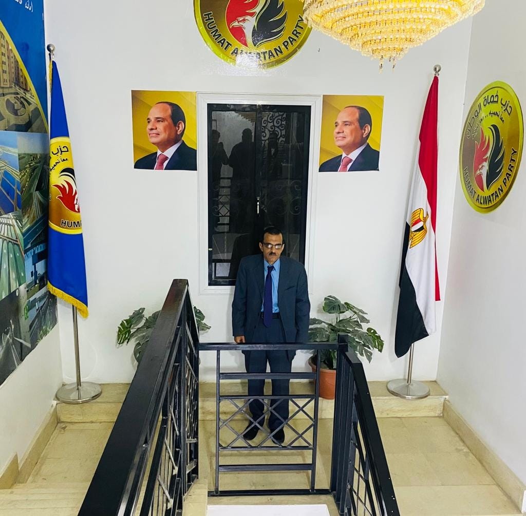 د. حاتم سلامة أستاذ الأدب الإنجليزي ووكيل كلية اَداب العريش