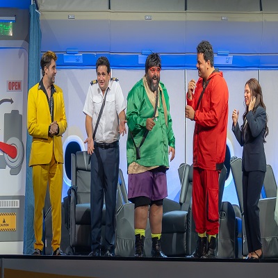 مسرحية على وضع الطيران 