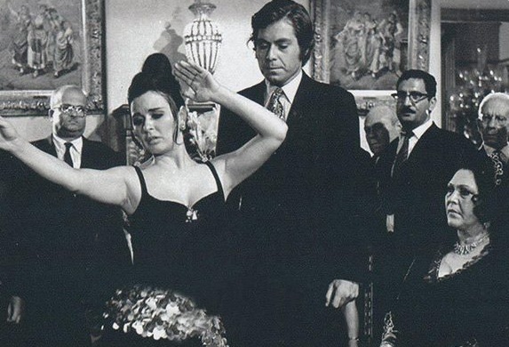 شاهد.. دانا حمدان تخطف قلوب محبيها بإطلالة لـ سعاد حسني