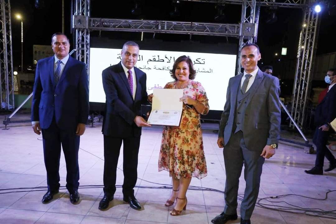 تقديرا لجهودهم .تكريم 250 من العاملين بالقطاع الطبى بسوهاج.صور