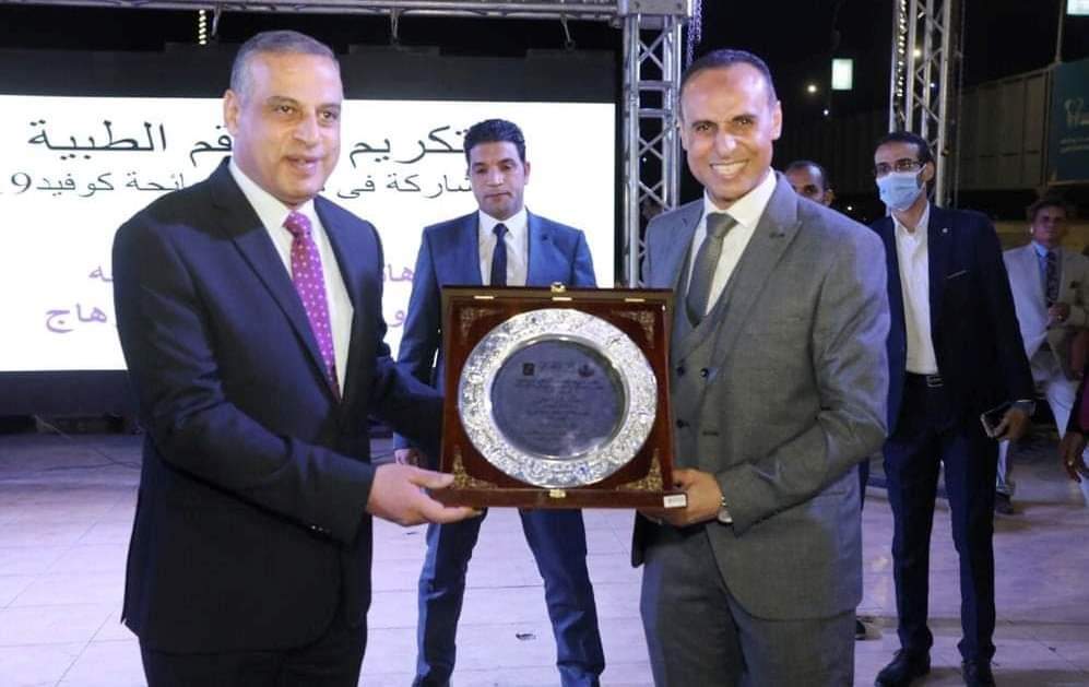 تقديرا لجهودهم .تكريم 250 من العاملين بالقطاع الطبى بسوهاج.صور