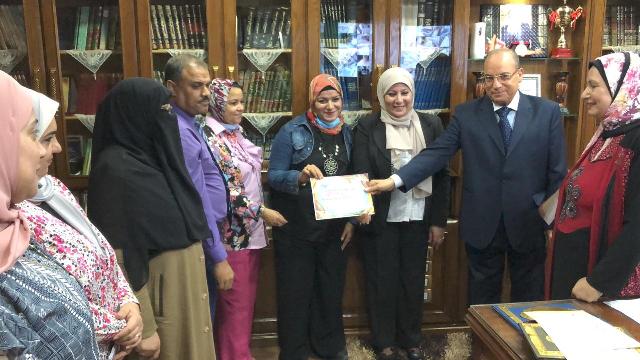 بولاق الدكرور تكرم الاوائل على الجمهورية فى مسابقة الاذاعة المدرسية