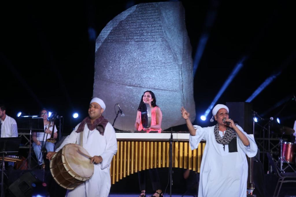 مصطفى قمر يحتفل مع 4 الاف مشاهد بعيد ميلاده والجمهور يستمتع بنسمة موس