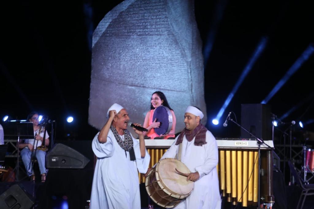 مصطفى قمر يحتفل مع 4 الاف مشاهد بعيد ميلاده والجمهور يستمتع بنسمة موس