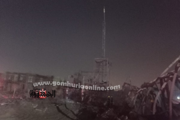 صورة لمرحلة التبريد لموقع الحريق بعد اخماده