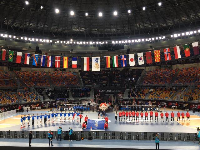 وزير الرياضة يؤازر الفراعنة في مباراتهم أمام سلوفينيا بمونديال اليد