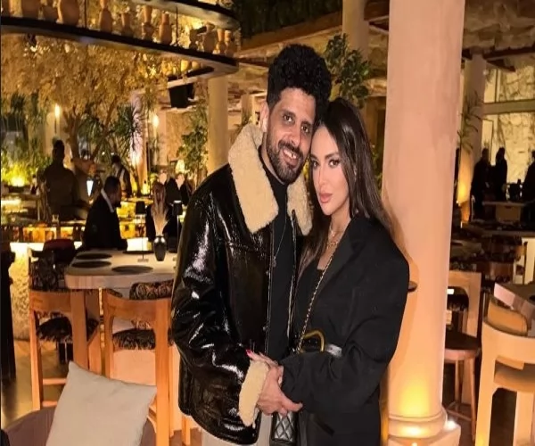 إسراء عبد الفتاح تخطف الأنظار برفقة زوجها حمدي الميرغني بأحدث ظهور 