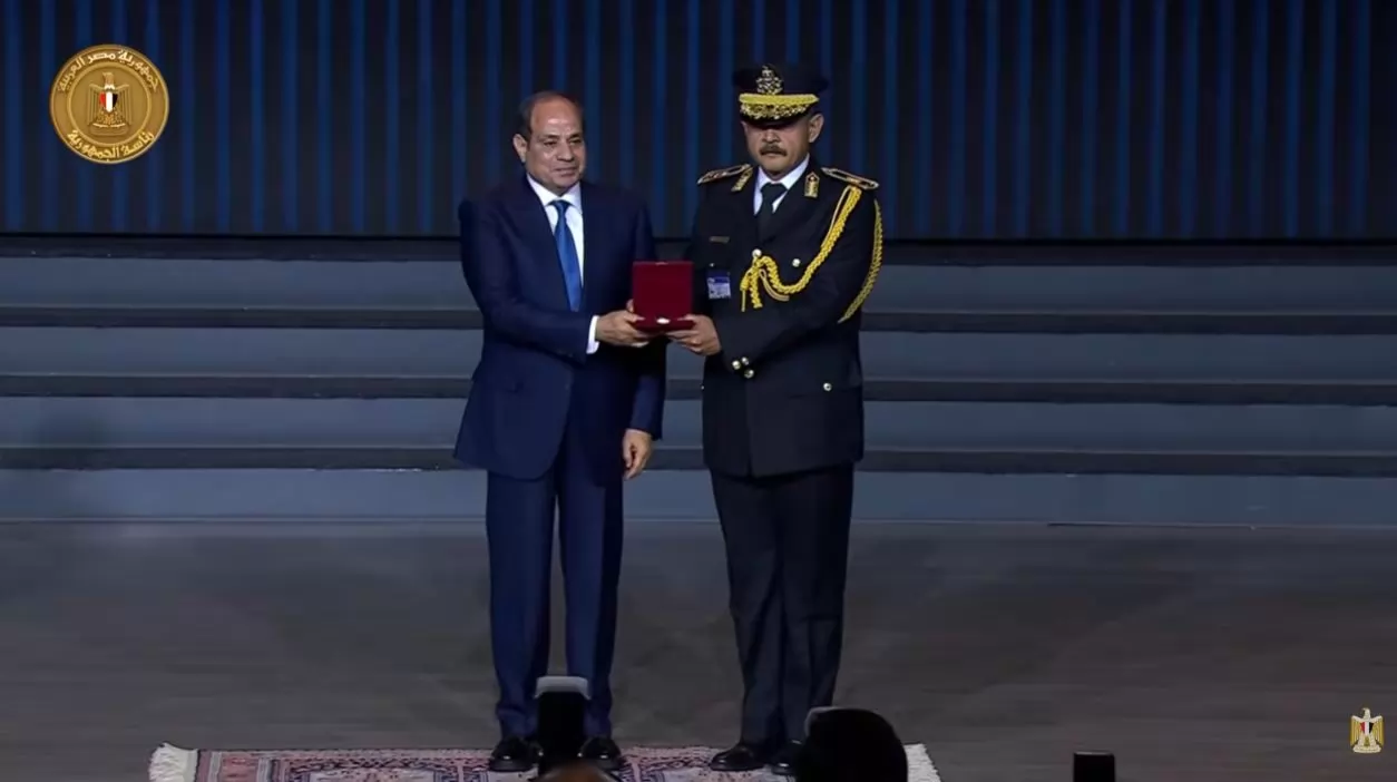 ننشر أسماء الضباط المكرمين من رئيس الجمهورية في احتفالات عيد الشرطة 