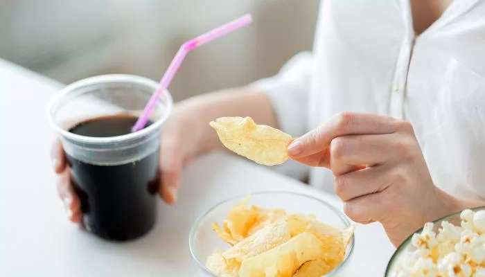 أطعمة ومشروبات تضر الكبد 