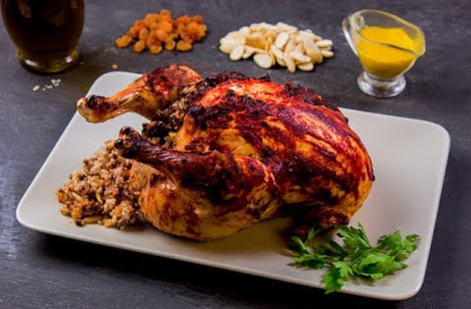 دجاج محشى ارز ومكسرات 
