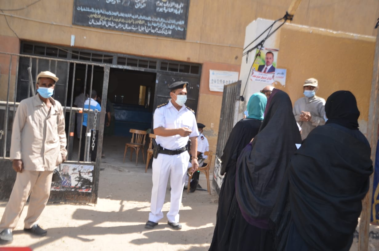 إقبال كبير على لجان الاقتراع بإنتخابات النواب بالأقصر وغرفة العمليات تتابع عملية التصويت 
