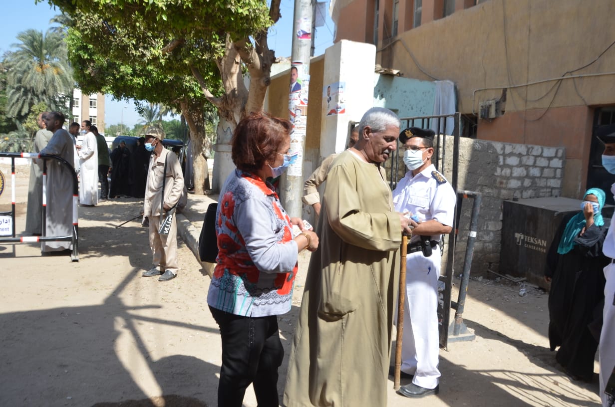إقبال كبير على لجان الاقتراع بإنتخابات النواب بالأقصر وغرفة العمليات تتابع عملية التصويت 