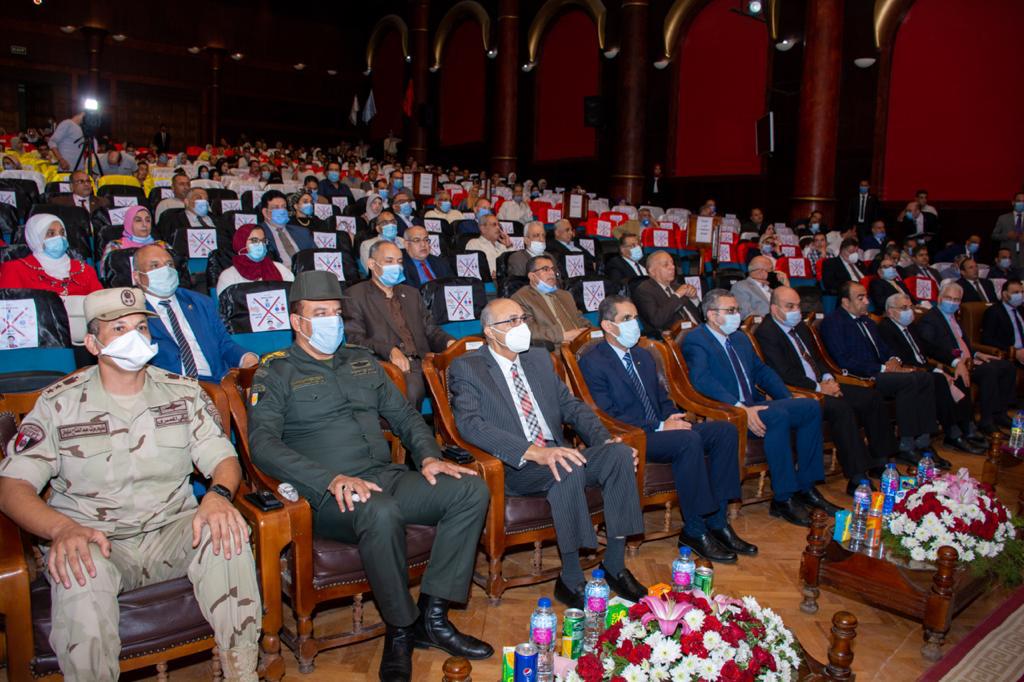 رئيس الجامعة : ملحمة  العبور استغرقت 6 ساعات وأبهرت العالم