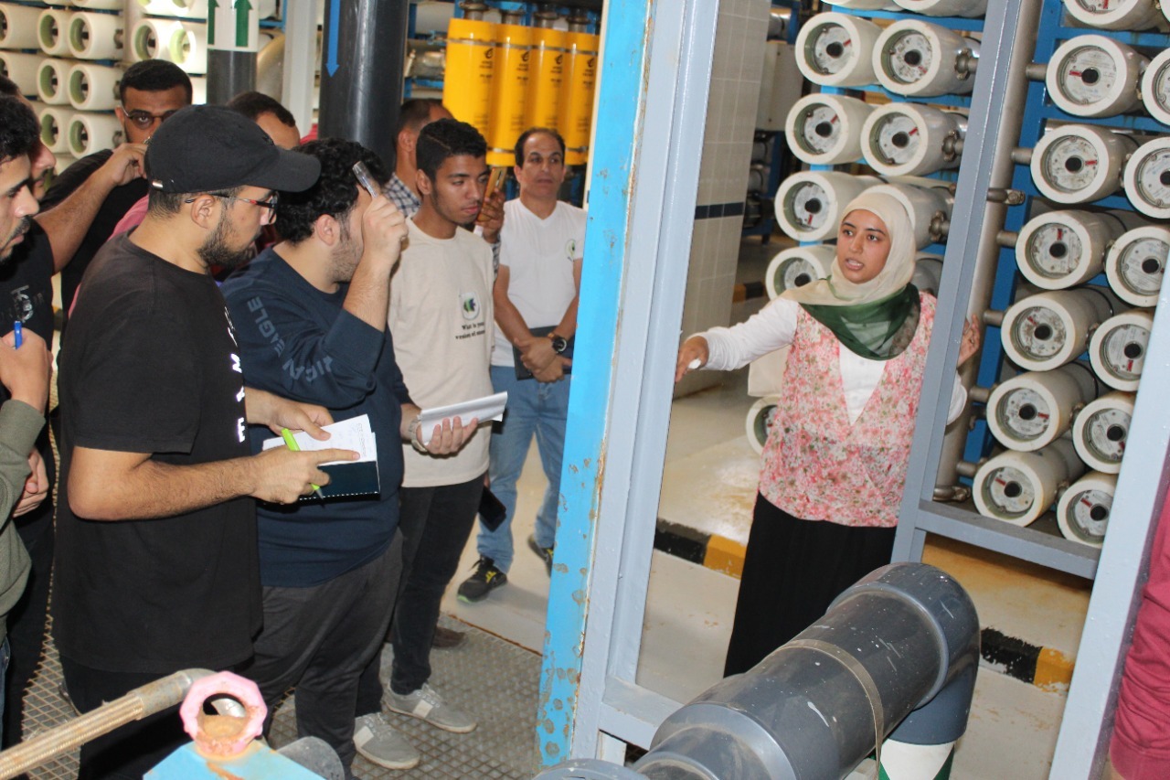 طلاب كلية هندسة الاسكندرية في زيارة لمحطة تحلية الرميلة بمطروح 