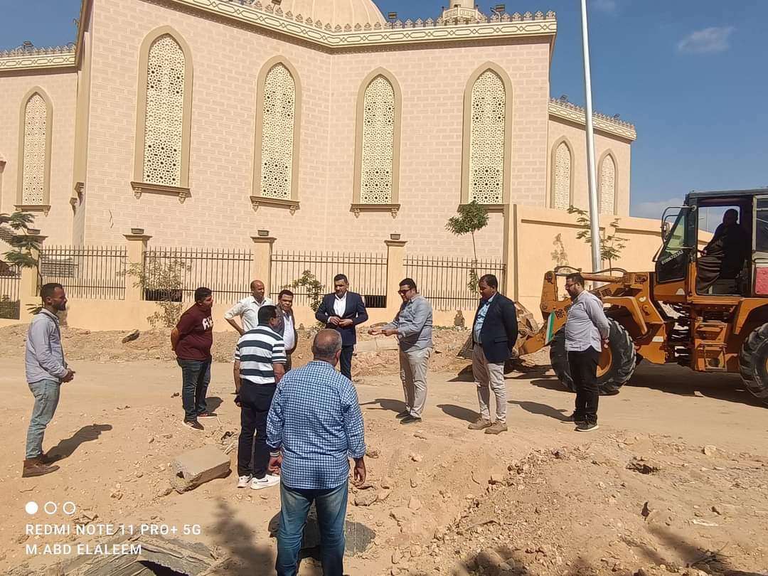 رشاد يتفقد مشروعات المياه بصحبة مساعد نائب رئيس الهيئة للمرافق