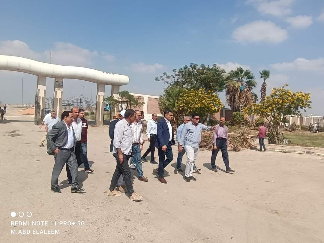 رشاد يتفقد مشروعات المياه بصحبة مساعد نائب رئيس الهيئة للمرافق