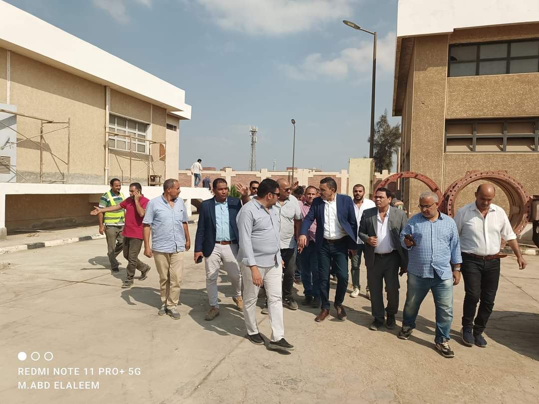 رشاد يتفقد مشروعات المياه بصحبة مساعد نائب رئيس الهيئة للمرافق