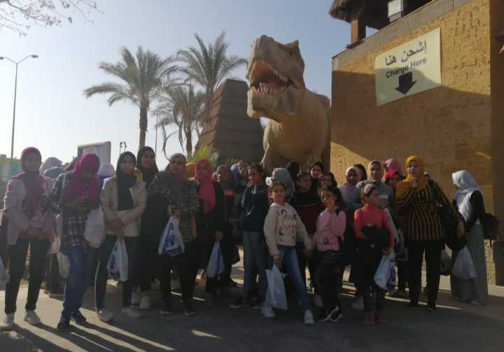 النائب طارق متولي يهدي طالبات مدرستي السادات والتوفيق رحلة لملاهي تيدا