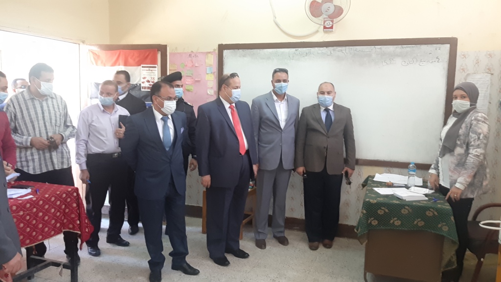 رئيس محكمة شمال اسيوط الابتدائية يتفقد لجان انتخابات الاعادة