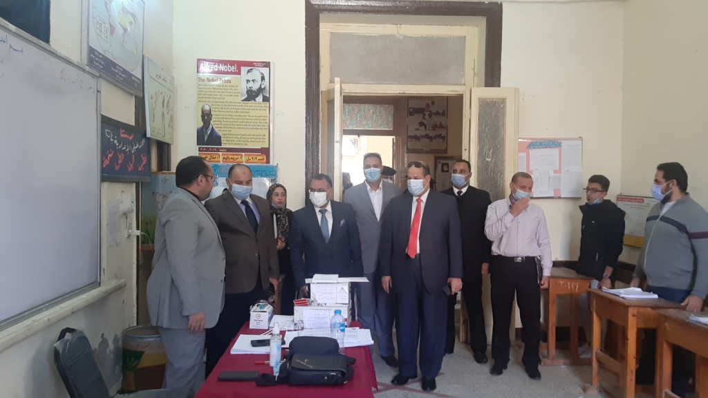 رئيس محكمة شمال اسيوط الابتدائية يتفقد لجان انتخابات الاعادة