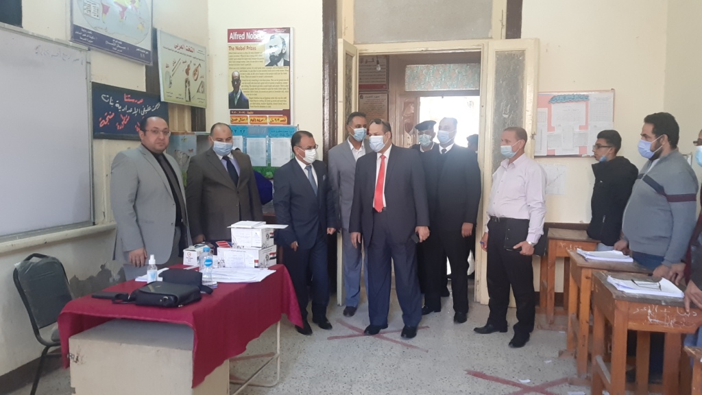 رئيس محكمة شمال اسيوط الابتدائية يتفقد لجان انتخابات الاعادة