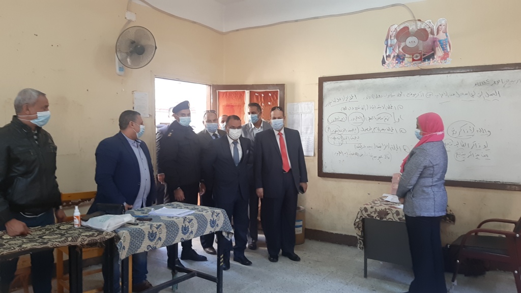 رئيس محكمة شمال اسيوط الابتدائية يتفقد لجان انتخابات الاعادة